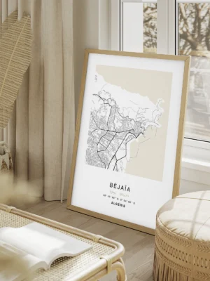 Mise en scène d’un poster Citymap Béjaïa dans un décor moderne - Couleur Beige