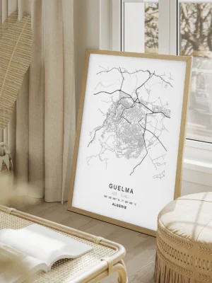 Mise en scène d’un poster Citymap Guelma dans un décor moderne - Couleur Beige