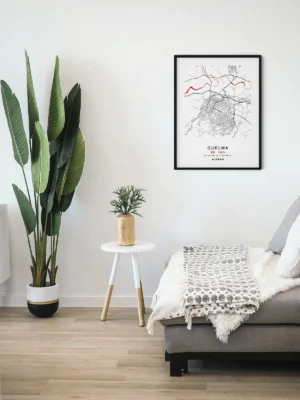 Mise en scène d’un poster Citymap Guelma dans un décor moderne - Couleur Rouge